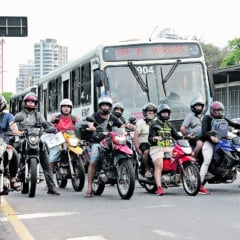 Em apenas um ano, o número de motos registradas no Pará teve aumento de 2,5%.

Foto: Ricardo Amanajás / Diário do Pará.