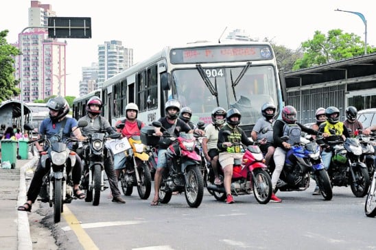  Em apenas um ano, o número de motos registradas no Pará teve aumento de 2,5%.

Foto: Ricardo Amanajás / Diário do Pará.
