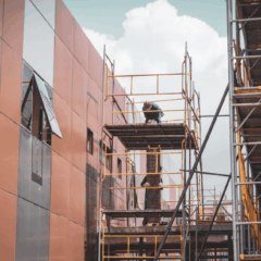 Equipes dedicadas nas obras do Hotel Vila COP, em Belém Crédito da imagem: Divulgação/DMDL