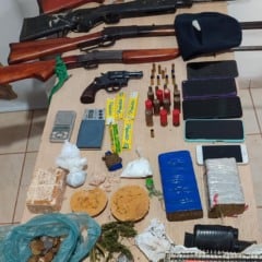 Uma operação conjunta das polícias Civil e Militar no município de Pacajá, região sudoeste do Pará, resultou na apreensão de armas de fogo, drogas e objetos de vítimas de homicídios.
