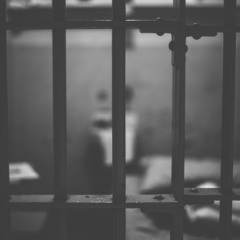 A Polícia Federal já dispõe de uma cela preparada para receber o ex-presidente Jair Bolsonaro, caso o Supremo Tribunal Federal determine sua prisão em regime fechado.
