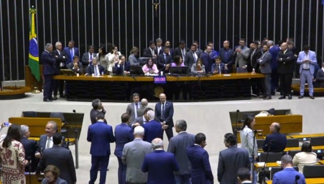 Mesa Diretora reage à ocupação do plenário com novas regras e punições