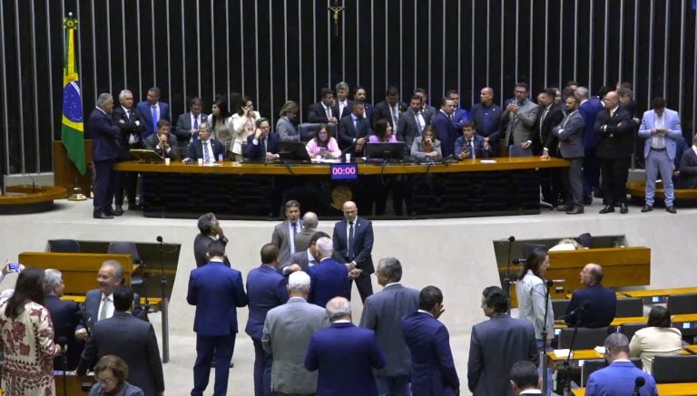 Mesa Diretora reage à ocupação do plenário com novas regras e punições
