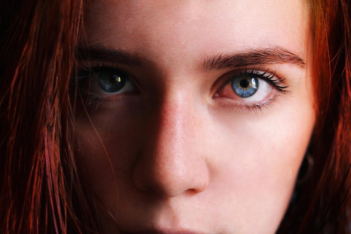 Em uma conversa cotidiana, um gesto simples pode carregar muitos significados: olhar nos olhos. Para algumas pessoas, isso acontece naturalmente.