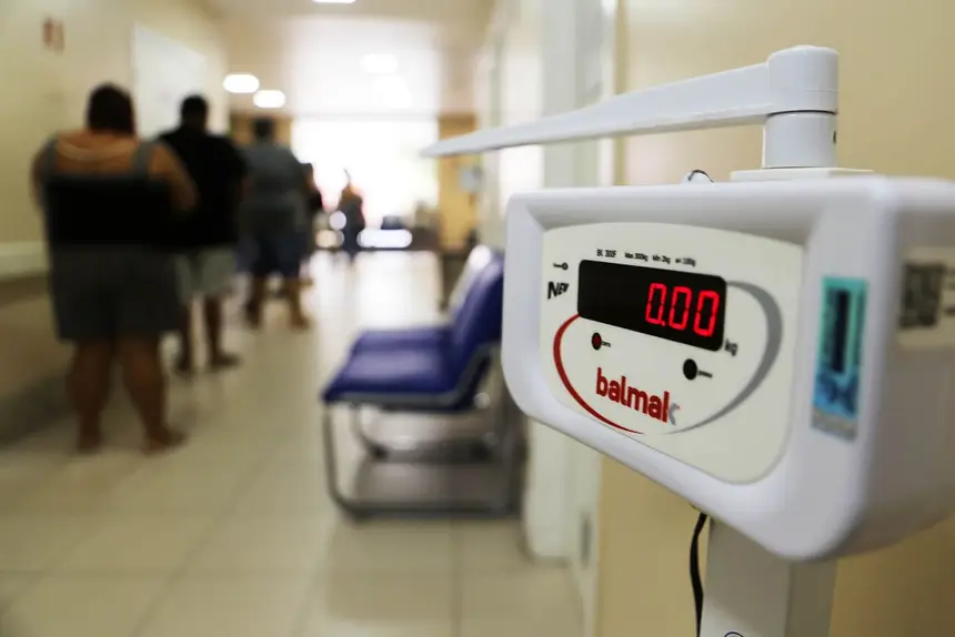 O colesterol é essencial para o bom funcionamento do organismo humano, pois compõe a estrutura de várias células e participa da produção de hormônios e ácidos biliares.