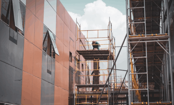 Equipes dedicadas nas obras do Hotel Vila COP, em Belém Crédito da imagem: Divulgação/DMDL