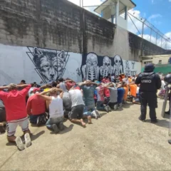 Uma disputa entre facções do narcotráfico dentro de uma prisão no Equador deixou ao menos 17 mortos nesta quinta (25). Foto: Divulgação