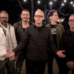 Já o Bad Religion, ícone do punk californiano, entra como reforço de peso