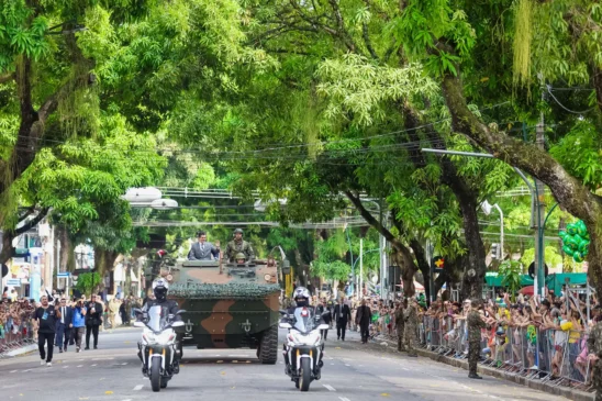 O evento foi coordenado pelo Governo do Pará, em parceria com o Exército Brasileiro, e reuniu autoridades civis e militares, entre elas o governador Helder Barbalho e a vice-governadora Hana Ghassan.