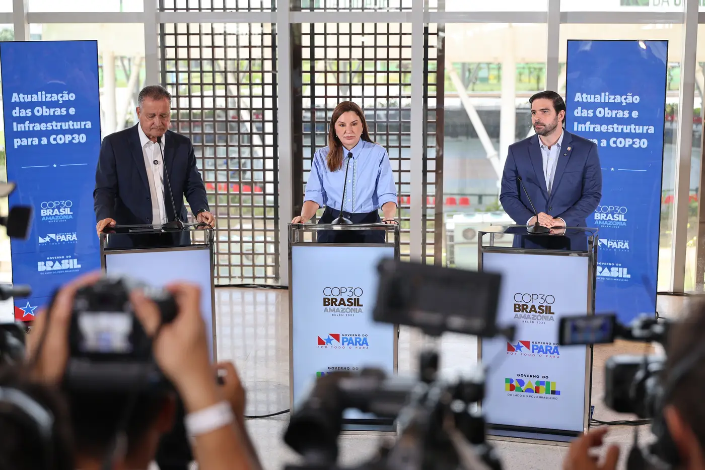 a vice-governadora do Pará, Hana Ghassan, o ministro da Casa Civil, Rui Costa, e o prefeito de Belém, Igor Normando, apresentaram, nesta quarta-feira (24), o balanço de países já confirmados pela ONU. Foto: Marco Santos/Agência Pará