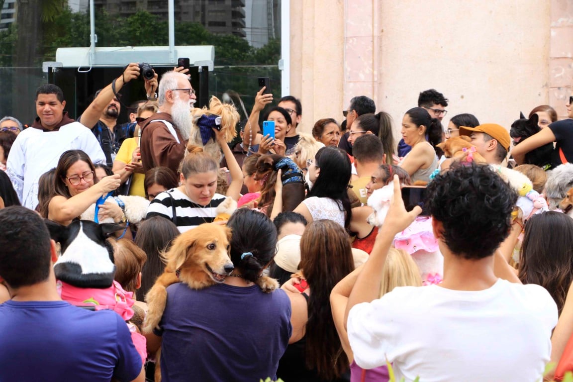 Pets abençoados em momento emocionante na festa de São Francisco