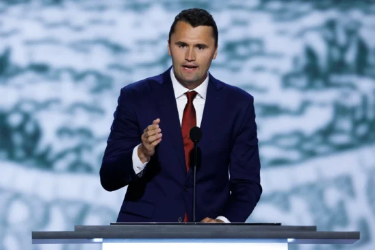 Importante aliado do presidente Donald Trump, Kirk foi alvejado no pescoço, segundo informações preliminares
