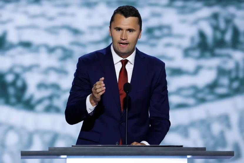 Importante aliado do presidente Donald Trump, Kirk foi alvejado no pescoço, segundo informações preliminares