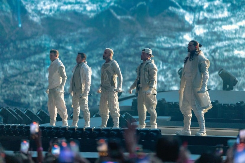 O grupo Backstreet Boys é o headliner do Palco Skyline, enquanto a cantora Luísa Sonza encerra a programação do Palco The One.