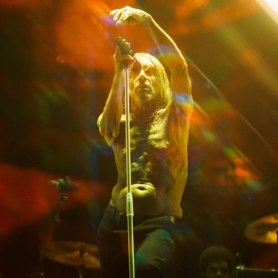 iggy pop incendeia são paulo com show visceral no the town
