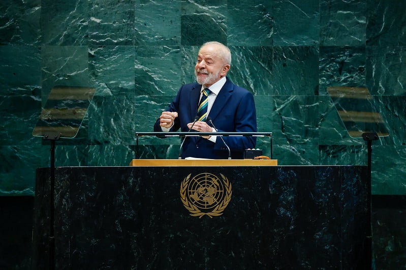 Lula e Trump se encontram pela 1ª vez desde início da crise comercial; reunião oficial está marcada Lula e Trump se encontram pela 1ª vez desde início da crise comercial; reunião oficial está marcada