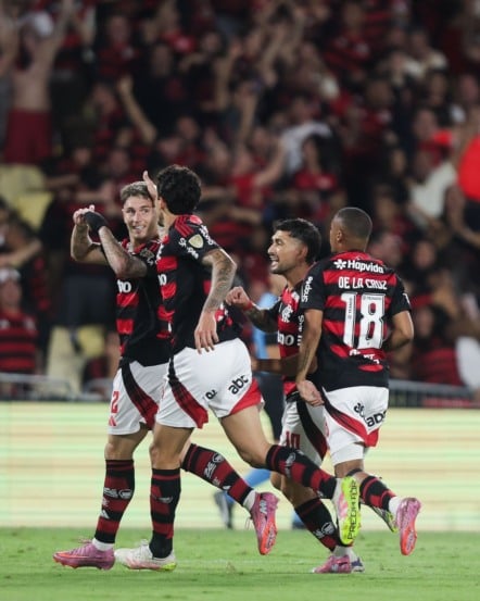 Flamengo vence Estudiantes por 2 a 1 com gol relâmpago de Pedro na Libertadores. Confira os detalhes da partida e o que vem a seguir.