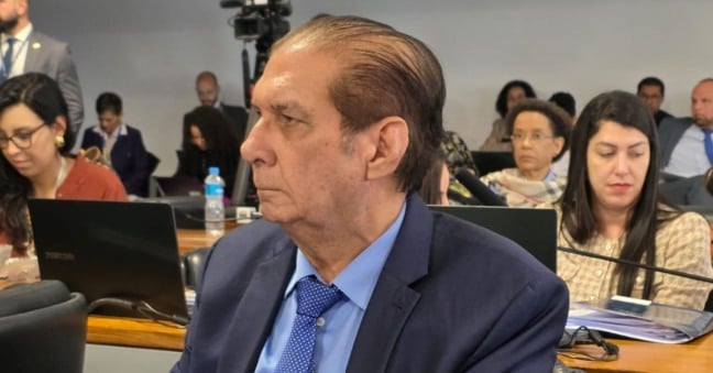 O senador paraense Jader Barbalho (MDB) participou da sessão e já declarou voto contrário à proposta, posicionando-se pelo seu arquivamento.