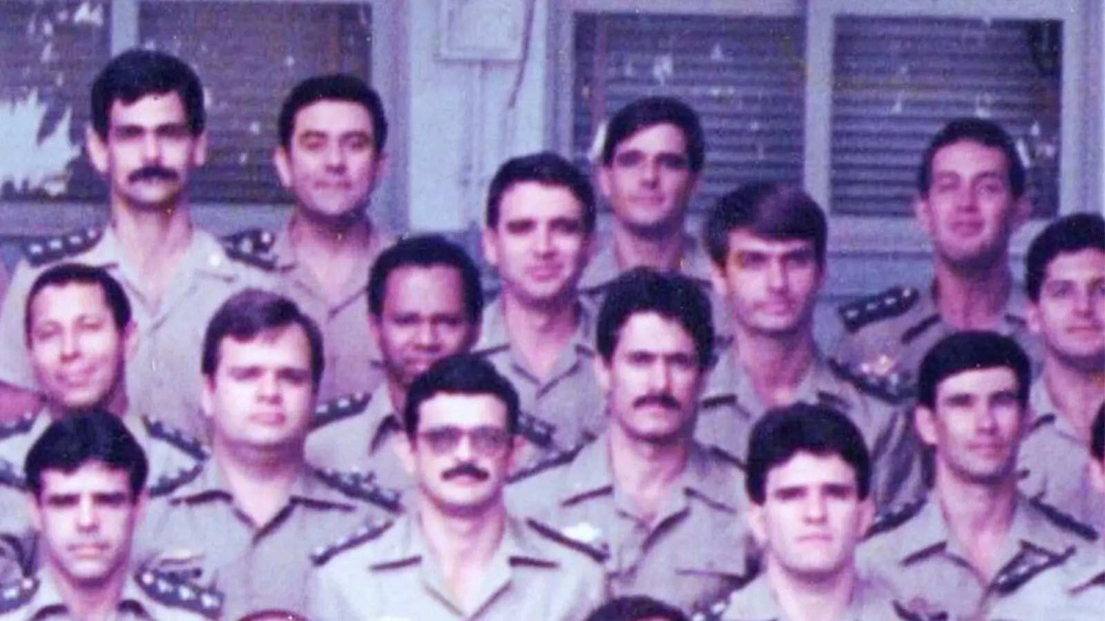Bolsonaro: das punições no Exército à prisão domiciliar pelo STF