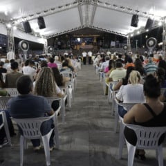 Por conta do fechamento provisório da Basílica de Nossa Senhora de Nazaré, desde segunda (1) até o próximo domingo (7), as missas estão sendo realizadas na Praça Santuário. Foto: Mauro Ângelo