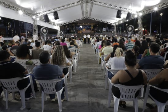 Por conta do fechamento provisório da Basílica de Nossa Senhora de Nazaré, desde segunda (1) até o próximo domingo (7), as missas estão sendo realizadas na Praça Santuário. Foto: Mauro Ângelo