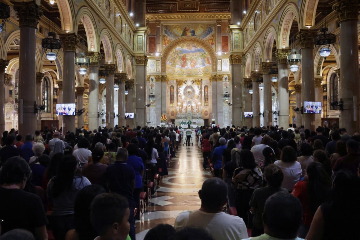 Basílica Santuário de Nossa Senhora de Nazaré, em Belém, já recebe grande público Fotos: Mauro Ângelo