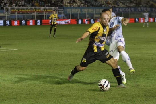 Com apenas quatro vitórias em 28 partidas, o clube acumula 11 empates e 13 derrotas