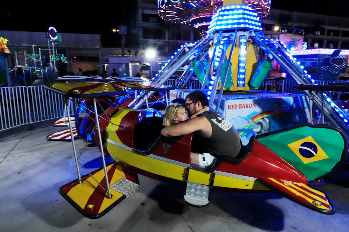 Tradição, fé e diversão: Arraial de Nazaré tem roda-gigante e lojinha religiosa