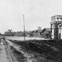 A frente da cidade, ainda com os trilhos da estrada de ferro

FOTO: Fonte - Enciclopédia dos Municípios Brasileiros, IBGE