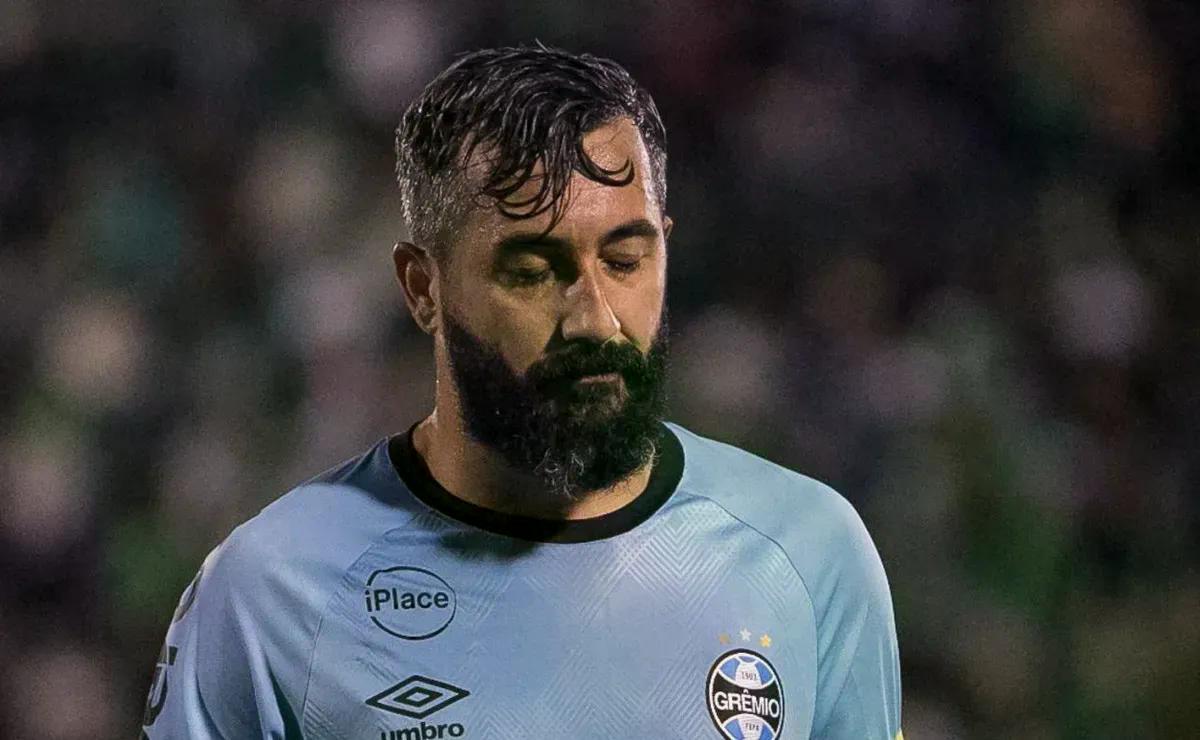 Justiça manda prender ex-jogador famoso por dívida inesperada