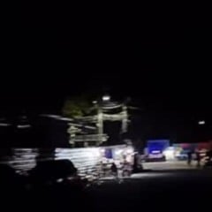 Falta de iluminação pública em Ananindeua coloca moradores em risco e causa prejuízos a comerciantes, evidenciando descaso da administração local.
