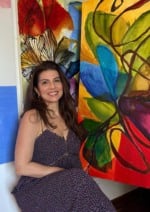O acervo conta com obras inéditas, frames em finearts e peças particulares da artista plástica Lorena Chady.