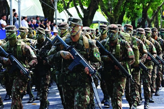 Belém, Pará, Brasil. Cidade. Desfile cívico-militar. O evento vai reunir mais de 4.500 pessoas, sendo militaresda Forças Armadas (Marinha, Exército e Aeronáutica), com a presença do Governador Helder Barbalho. 07/09/2024. Foto: Irene Almeida/Diário do Pará.