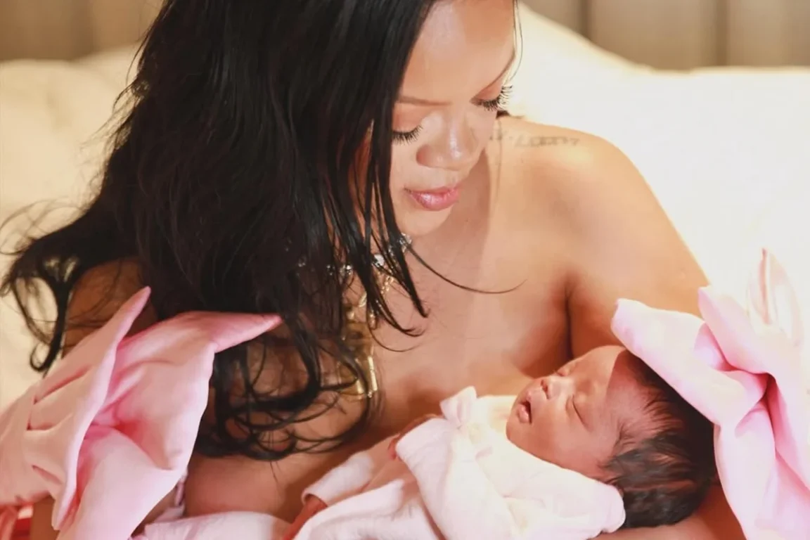 Nascida no dia 13 de setembro, a bebê foi batizada de Rocki Irish. O sexo e o nome foram anunciados por Rihanna em suas redes sociais nesta quarta-feira (24). Foto: Reprodução