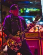 O motivo é uma lesão no pulso do guitarrista Steve Jones, que precisará de tempo para se recuperar.