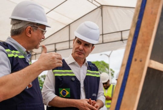 O ministro das Cidades, Jader Filho, visitou o canteiro de obras do projeto BRT Centenário, na avenida Júlio César, próximo ao Aeroporto Internacional de Belém