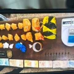 A acusada foi apresentada na Delegacia de Polícia Civil de Igarapé-Açu, onde ficou de ser autuada em flagrante pelos crimes de tráfico de drogas, associação para o tráfico de drogas e posse irregular de munições
