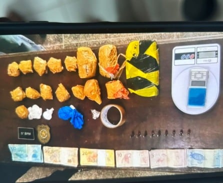 A acusada foi apresentada na Delegacia de Polícia Civil de Igarapé-Açu, onde ficou de ser autuada em flagrante pelos crimes de tráfico de drogas, associação para o tráfico de drogas e posse irregular de munições
