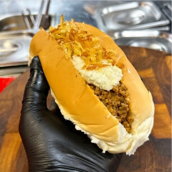 Celebrado em 9 de setembro, o Dia do Cachorro-Quente homenageia um dos lanches mais populares do mundo. Foto: Divulgação