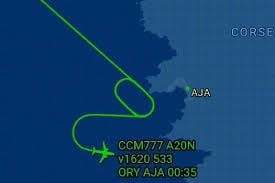 Um avião que saiu de Paris com destino à ilha francesa de Córsega, ficou preso no céu após um controlador de tráfego aéreo cochilar. Foto: Reprodução