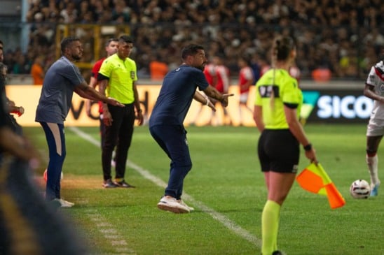 Staff de António Oliveria deu trabalho à arbitragem após o jogo. Foto: Samara Miranda/ascom Remo