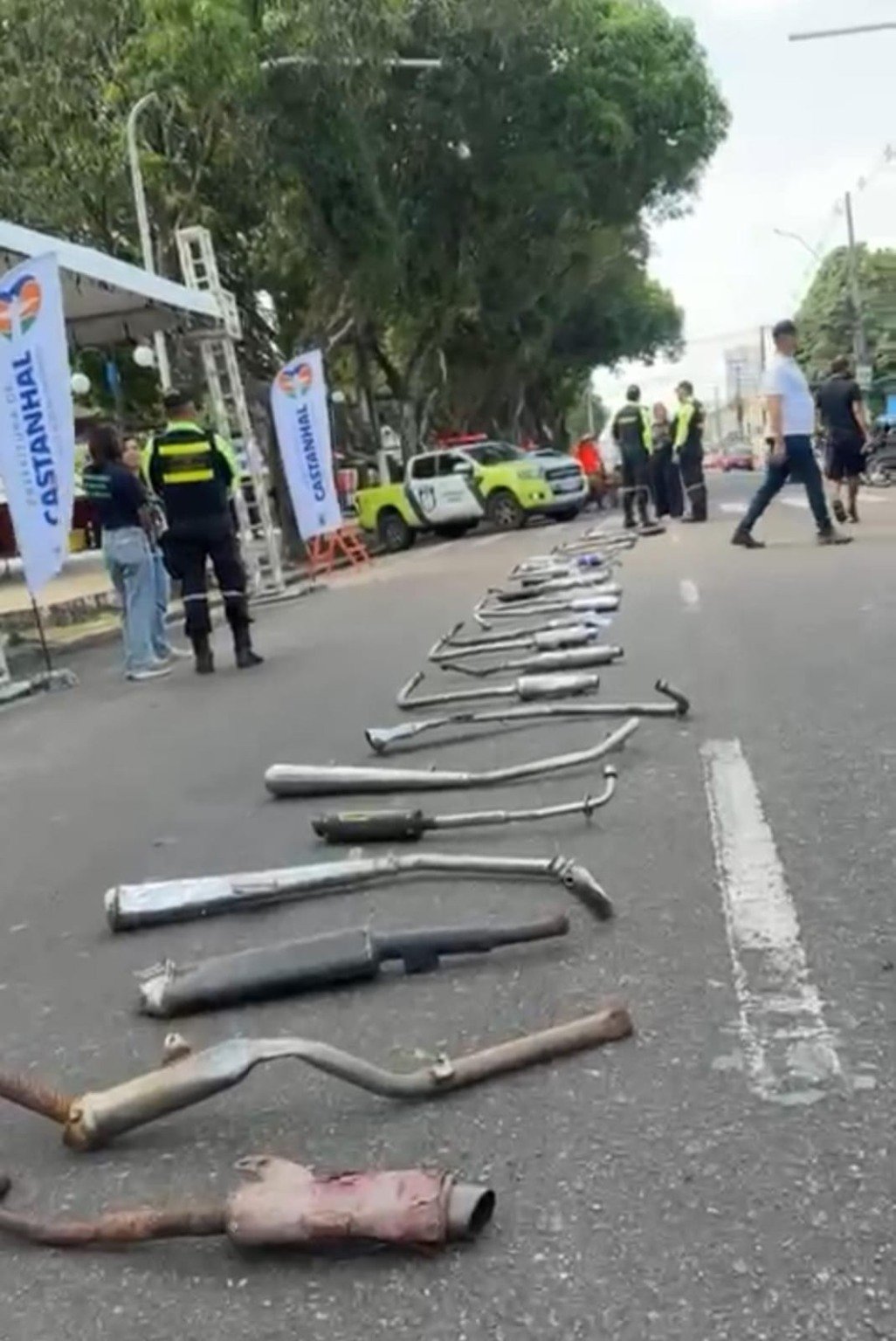 Na manhã desta quinta-feira (25), diversas descargas cadron, também conhecidas como descargas barulhentas, foram destruídas na cidade de Castanhal, região do nordeste paraense.