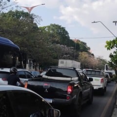 Motoristas e pedestres devem redobrar a atenção ao trânsito no bairro do Marco, em Belém, na tarde desta quinta-feira (25).