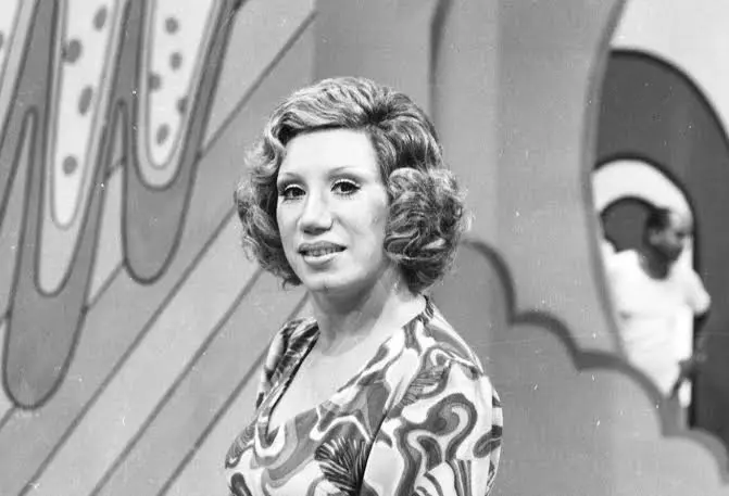 A atriz e comediante Berta Loran faleceu na madrugada de 29 de setembro de 2025, aos 99 anos, deixando um legado inestimável no cenário do humor brasileiro.