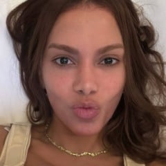 A cantora Anitta voltou a ser assunto nas redes sociais ao falar abertamente sobre suas mudanças de aparência e os procedimentos estéticos que realizou