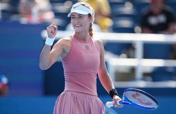 Anna Kalinskaya revela que Holger Rune flertou com ela várias vezes, levantando questões sobre relacionamentos no tênis.