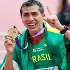 Caio Bonfim supera adversidades e conquista ouro histórico nos 20 km no Mundial 2025