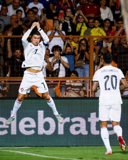 Preparem as calculadoras: a quantas partidas Ronaldo está do feito mais raro do futebol?