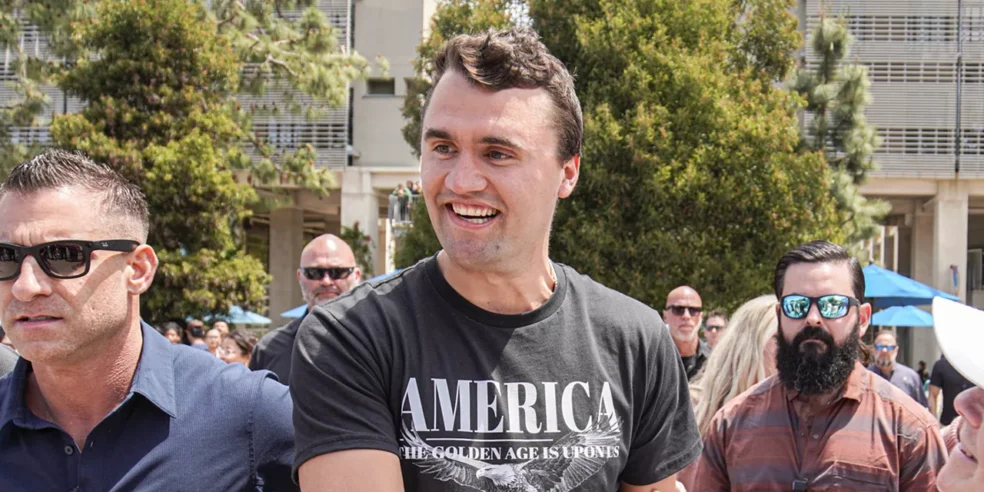Kirk é o co-fundador da Turning Point USA, uma organização de base que promove políticas conservadoras em escolas secundárias e universidades. Foto: Divulgação