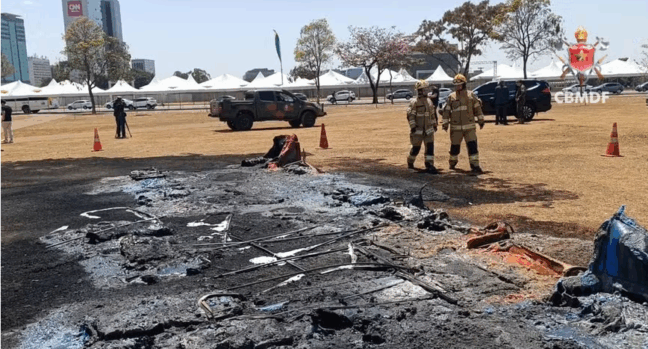 Incêndio a 2 km do STF: polícia suspeita de ação criminosa durante julgamento de Bolsonaro